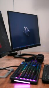 19 INCH MONITOR - SAMSUNG BLACK COLOR