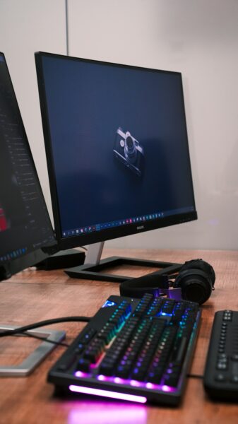 19 INCH MONITOR - SAMSUNG BLACK COLOR